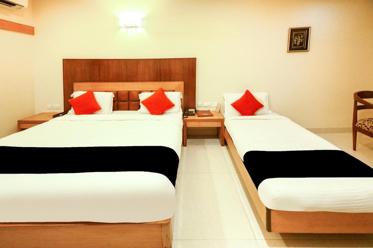 Collection O 2521 Hotel The Vinayak Gwalior Exterior foto