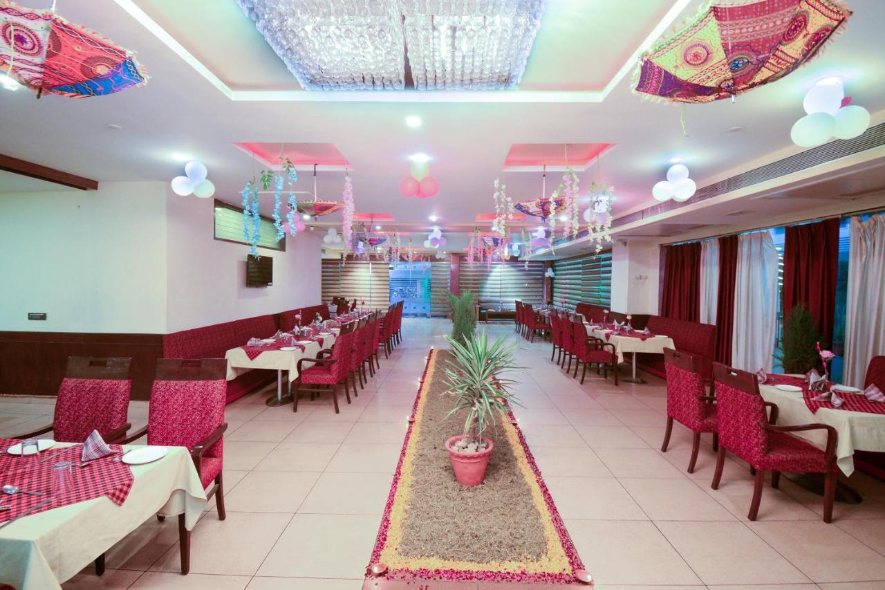 Collection O 2521 Hotel The Vinayak Gwalior Exterior foto