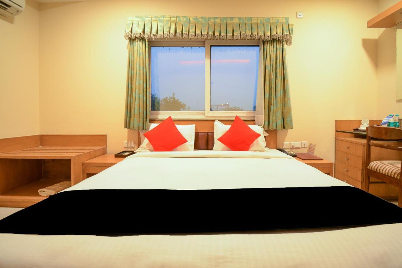 Collection O 2521 Hotel The Vinayak Gwalior Exterior foto